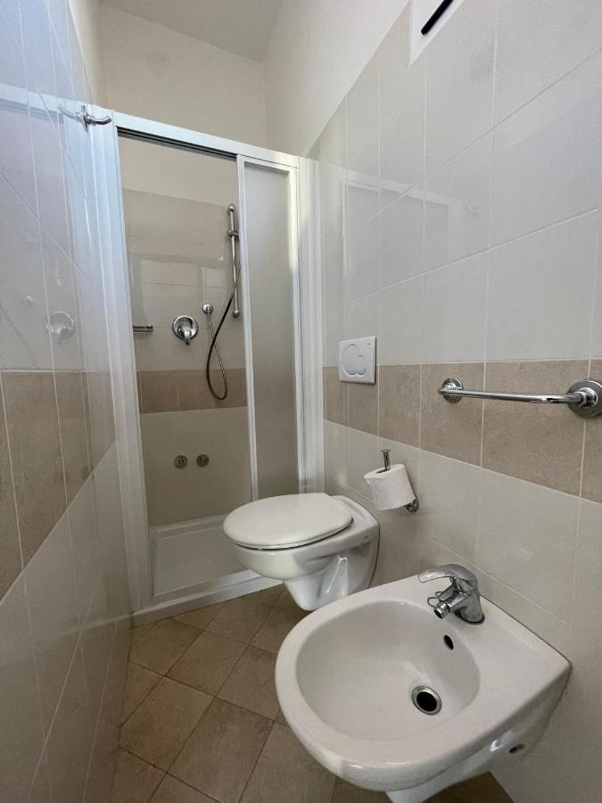 Hotel Alex Римини Экстерьер фото