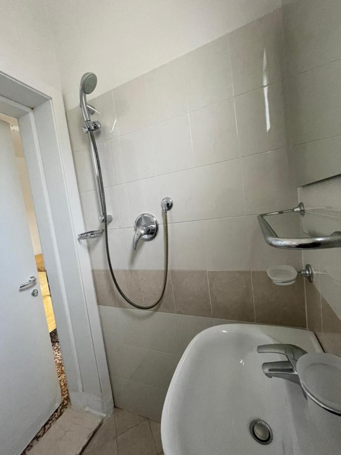 Hotel Alex Римини Экстерьер фото