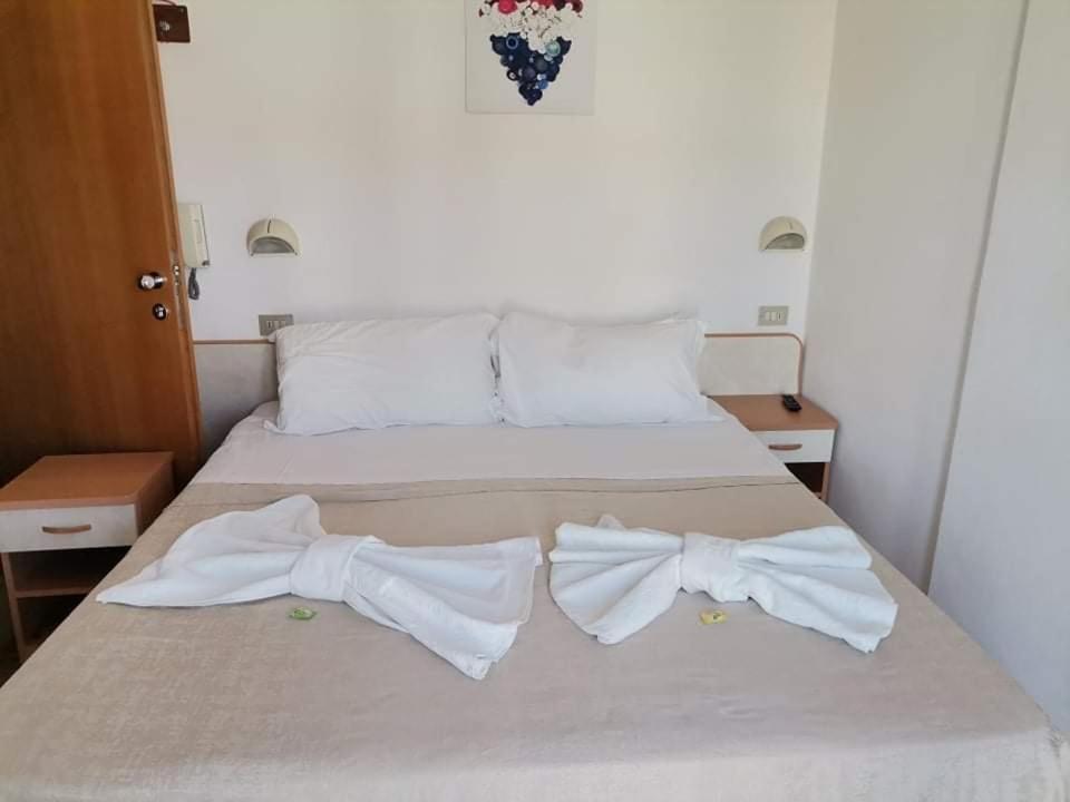 Hotel Alex Римини Экстерьер фото